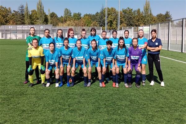 Eskişehir Büyükşehir Gençlik ve Spor Kulübü Kadın Futbol Takımı, rakibini mağlup etti