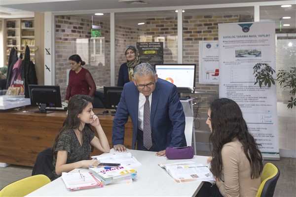 Kayseri Büyükşehir Belediyesi’nden 7 gün 24 saat kütüphane uygulaması