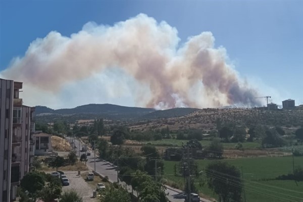 Çanakkale, İzmir ve Bursa’daki yangınların ilerlemesi durduruldu