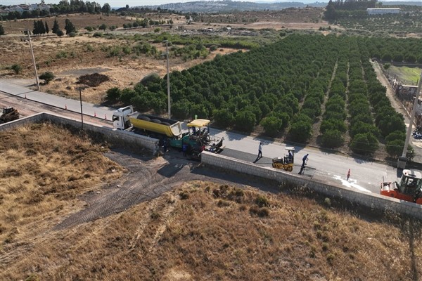 İzmir’de bayramda da yol çalışmaları devam etti