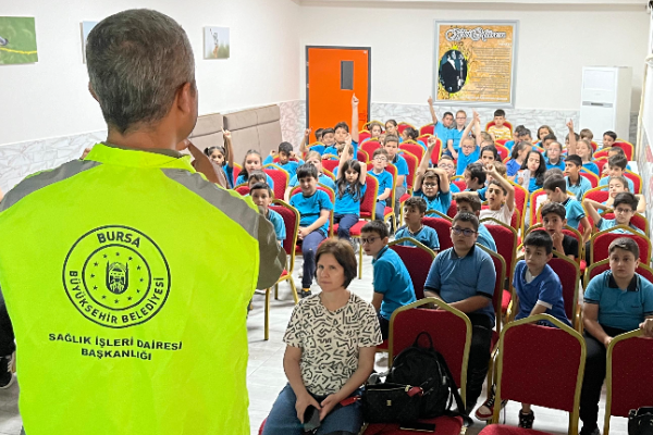 Bursa Büyükşehir Belediyesi’nden çocuklara haşereyle mücadele eğitimi