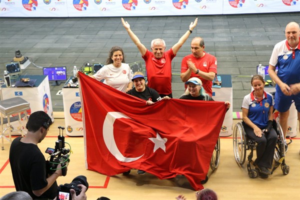 Milli sporcu Aysel Özgan, Bursa’ya Avrupa şampiyonluğu kazandırdı