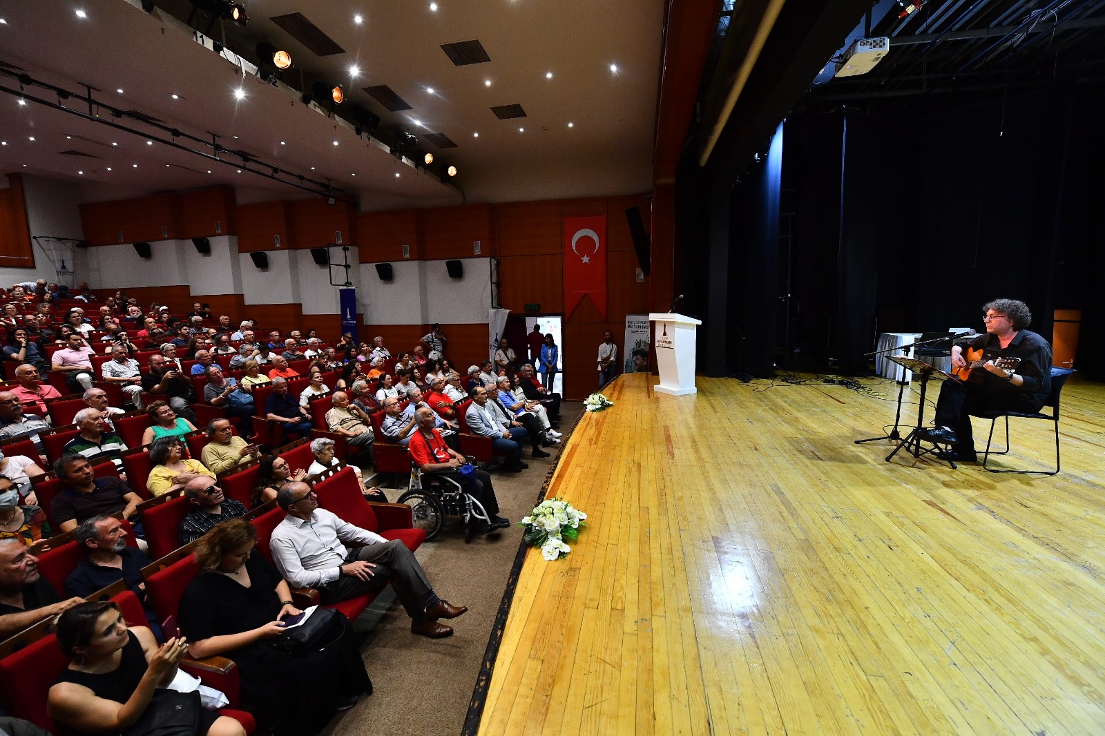 Nazım Hikmet İzmir’de anıldı