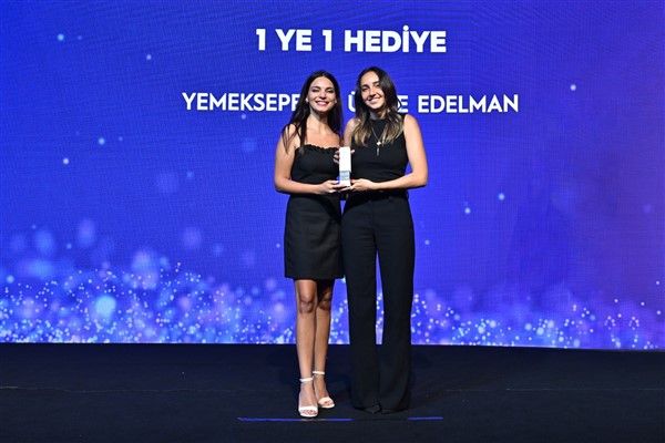 Yemeksepeti, “1 Ye 1 Hediye” kampanyasıyla Brandverse Awards aldı