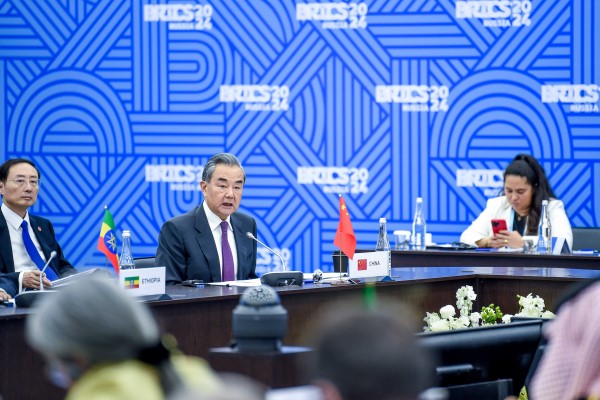 Wang Yi, BRICS+ oturumunun Güney-Güney işbirliğindeki öncülüğünü vurguladı