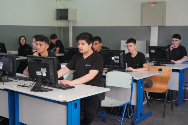 İETT, Tuzla Ahmet Yesevi Anadolu Lisesi’nin bilgisayar laboratuvarını yeniledi