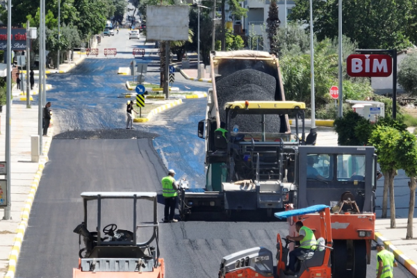 İzmir’de bozuk yolların bakım ve onarımı ile ilgili çalışmalar başladı