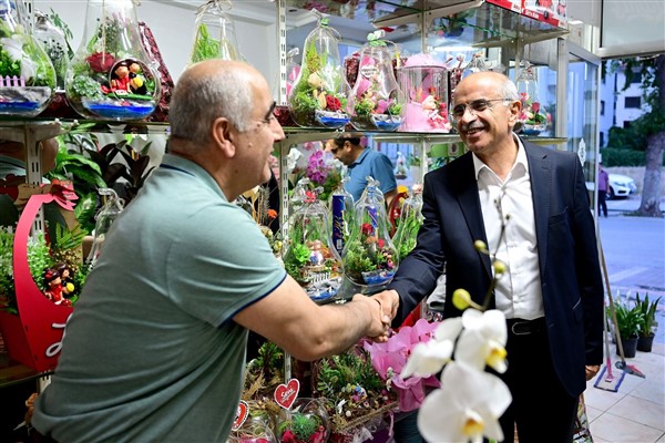 Başkan Er, Konteynerlerde hizmet veren esnafları ziyaret etti