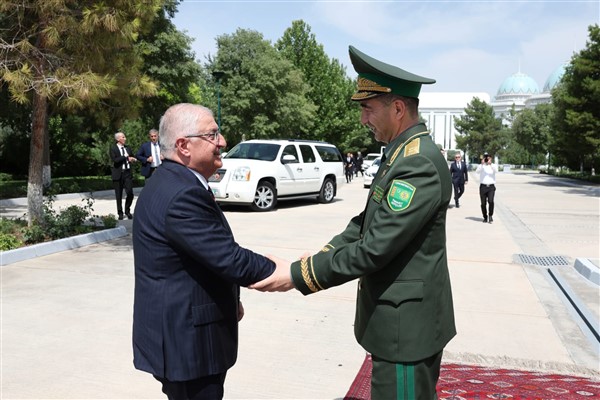 Bakan Güler, Türkmenistan Savunma Bakanı Gündogdiyev ile görüştü