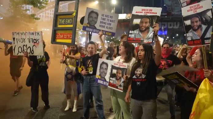 Tel Aviv’de göstericiler rehine anlaşması yapılmamasını protesto ettiler