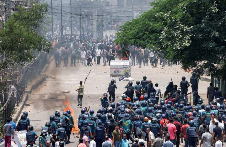 Bangladeş’te öğrenci̇leri̇n protesto ettiği ”devlet memurluğu kotaları” iptal edildi