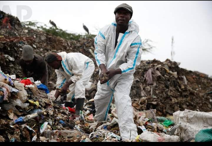 Kenya polisi Nairobi çöplüğünde bir çok parçalanmış kadın cesedi buldu