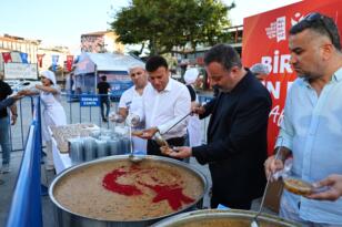 Esenler Belediyesi’nden vatandaşlara aşure ikramı