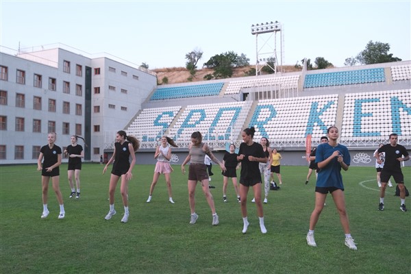 Nilüfer Belediyesi’nin, açık havada düzenlediği zumba atölyeleri sona erdi