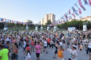 Beylikdüzü’nde Zumba Şenliği düzenledi