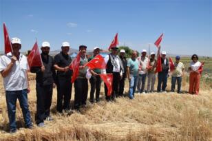 İYİ Parti İl Başkanı haftalık basın toplantısını Çobanlar ilçesinde harman yerinde yaptı