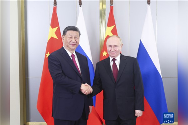 Xi ve Putin, Astana’da bir araya geldi