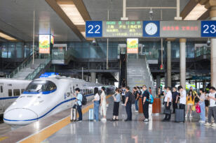 Yaz tatiliyle birlikte Çin’de 200 milyondan fazla tren yolcusunun ulaşımı sağlandı