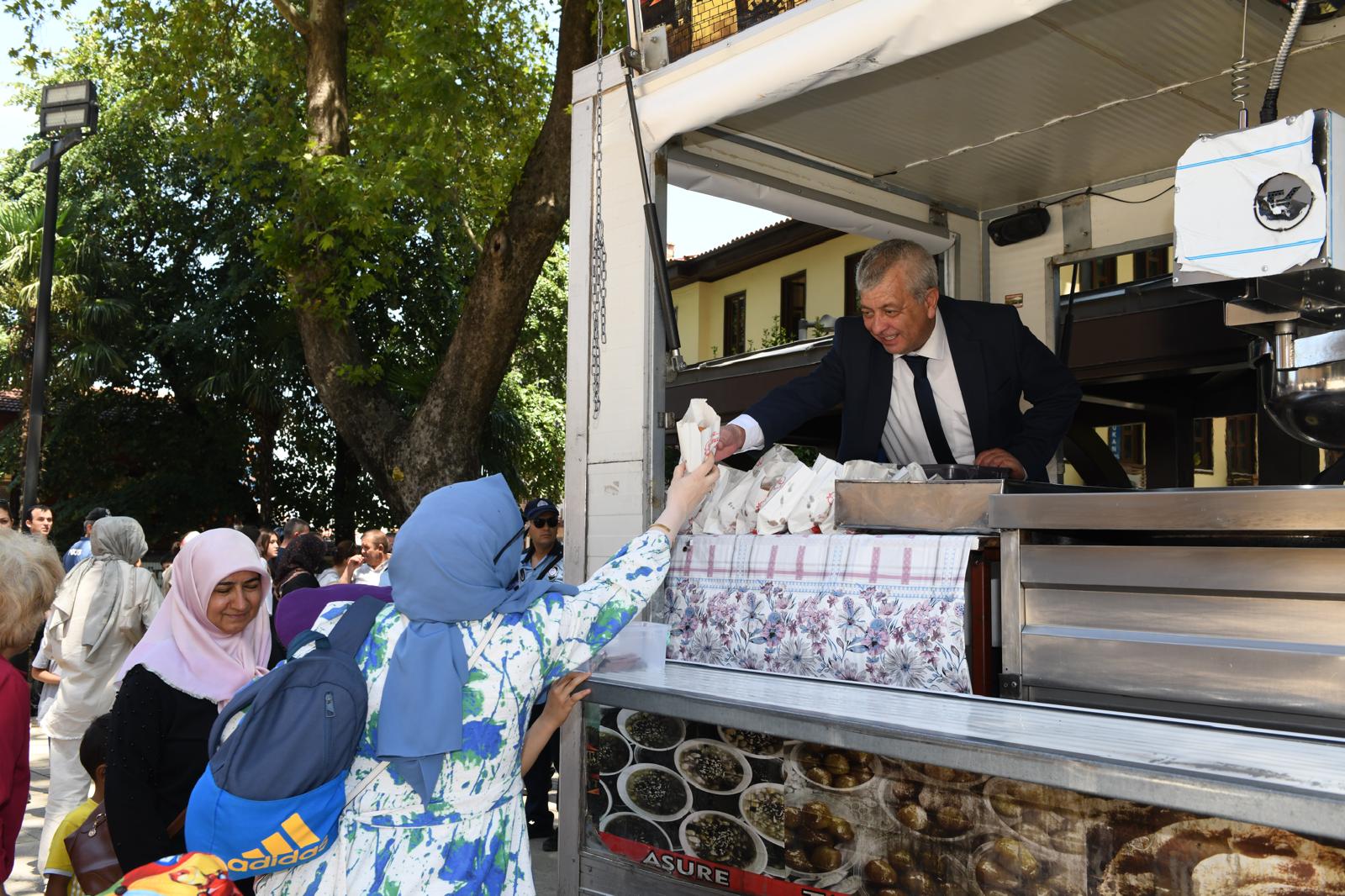 Osmangazi’de 15 Temmuz şehitleri için lokma ikramı yapıldı