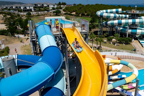 Oasis Aquapark Çeşme kapılarını gençlere açtı