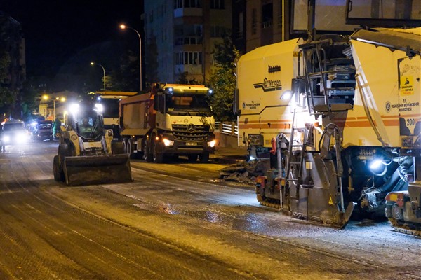 Maide Bolel Huzurevi Caddesi’nde asfalt onarım ve yenileme çalışmaları devam ediyor