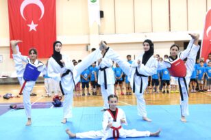 Başkan Aydın, genç judo ve taekwondoculara sertifikalarını verdi