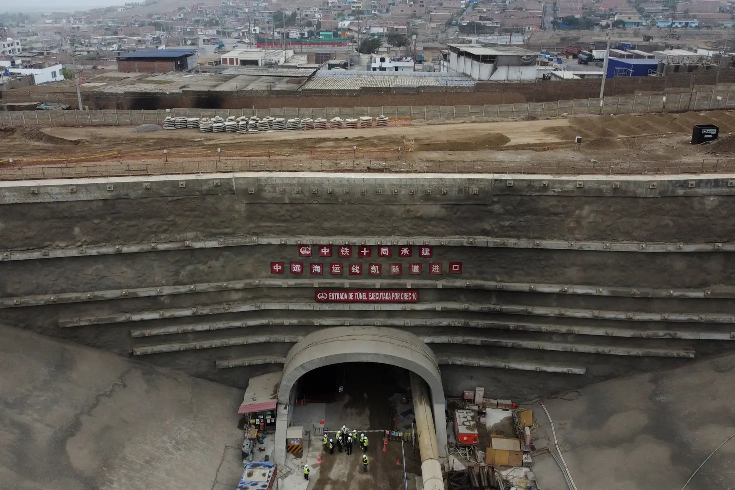 Çin, Panama Kanalı’ndan geçemeyen gemiler için dev bir liman yapıyor