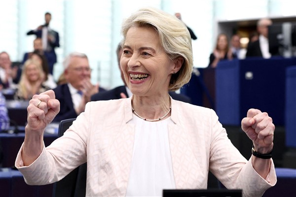 Çin Başbakanı Li’den AB Komisyonu Başkanı Ursula von der Leyen’e tebrik