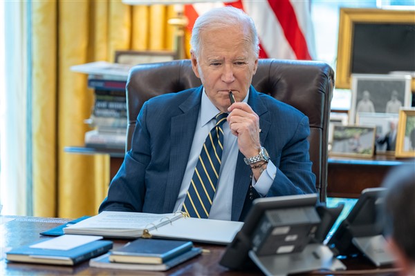 Biden: Polis reformu konusunda tarihi bir Başkanlık Kararnamesi imzaladım