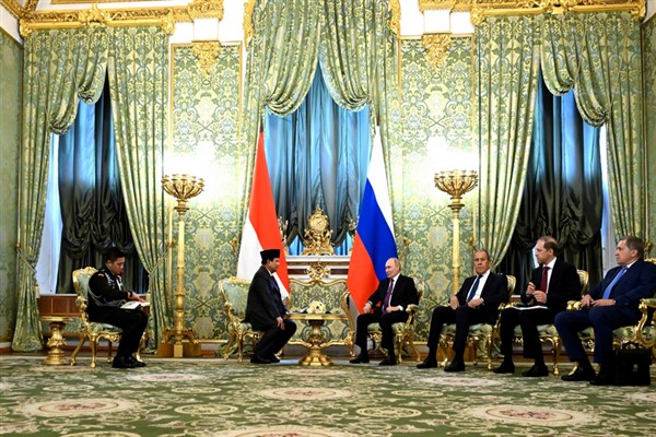 Putin, Endonezya Cumhurbaşkanı seçilen ve Savunma Bakanı Subianto ile bir araya geldi