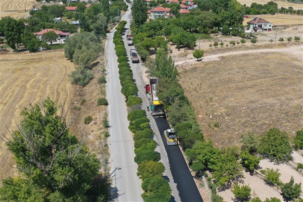 Kayseri Büyükşehir Belediyesi, 7 milyon TL’yi aşkın maliyetle sıcak asfalt çalışması yaptı