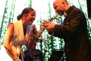 İzmir Çim Konserleri’nde Uğur Sayınbatur Jazz Ensemble sahne aldı