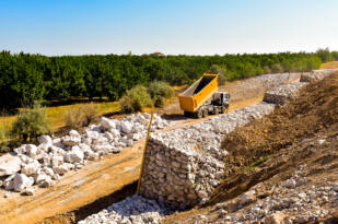 Kuzey Kuşak Yolu’nda 2 bin 600 metre istinat duvarı yapılıyor