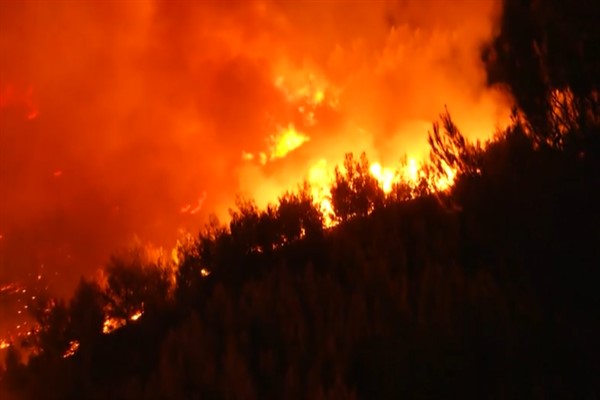 Orman yangınları nedeniyle bir Yunanistan’da 30 bin kişi tahliye edildi