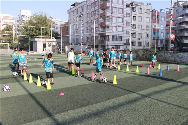 Haliliye Belediyesi Futbol Okulu, eğitimlerini sürdürüyor