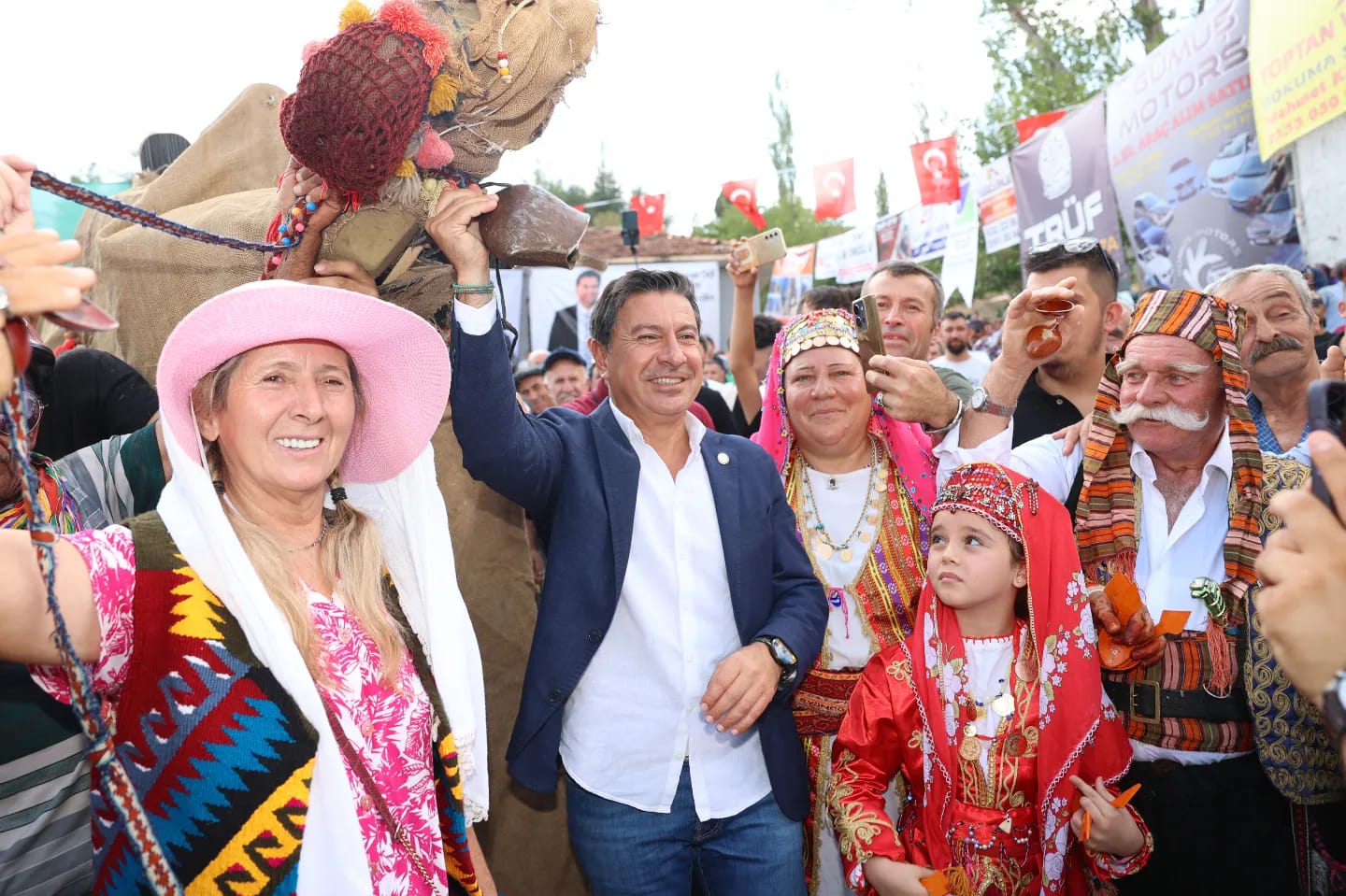 Başkan Aras, Seydikemer’de Kültür Şenliği’ne katıldı