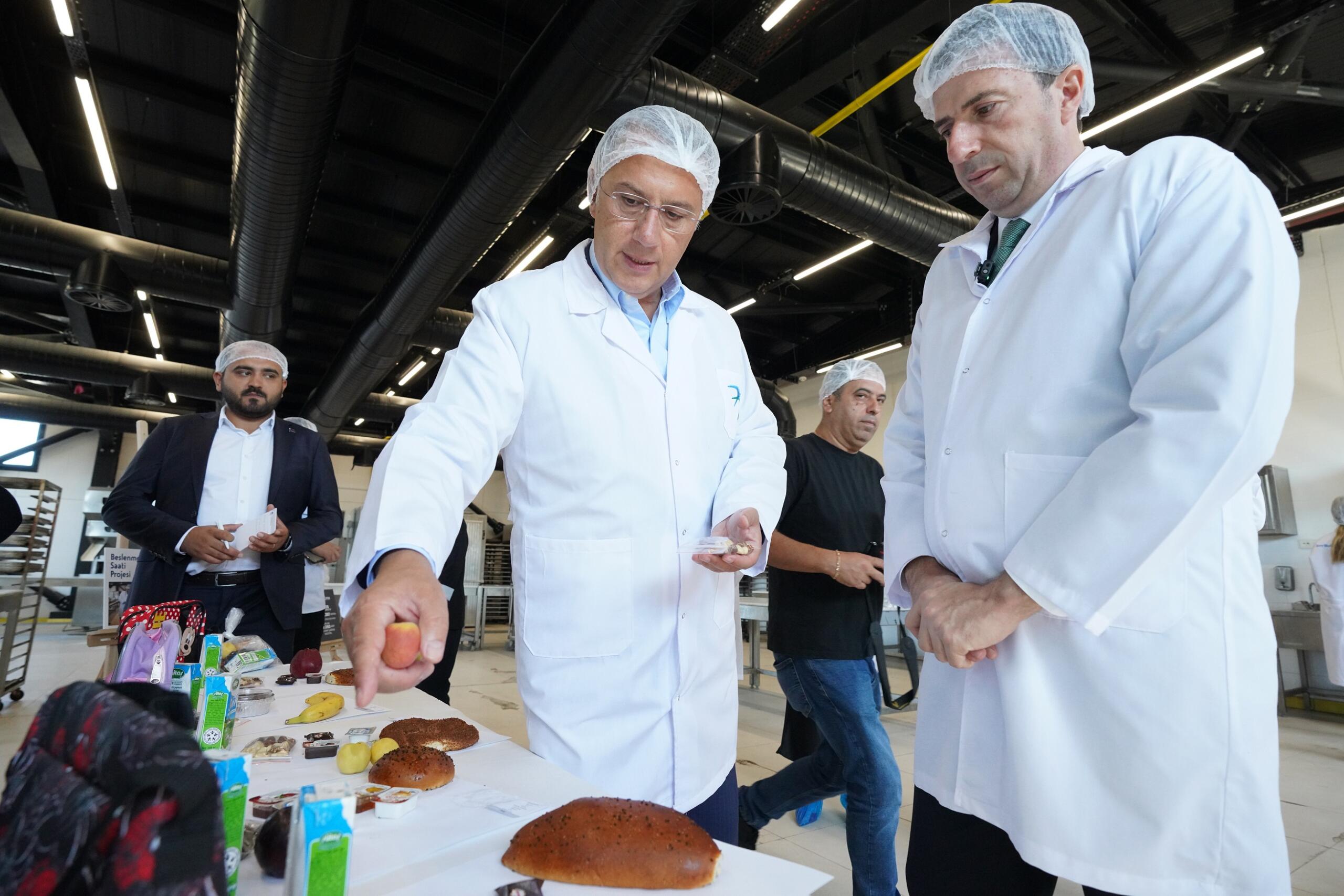 Başkan Çalık: Okullarda ücretsiz yemek verilinceye kadar uygulamadan vazgeçmeyeceğiz