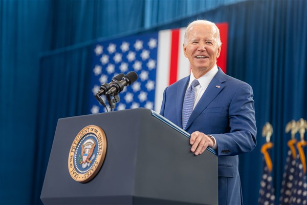 Biden: Üç yıl içinde, yönetimim yaklaşık 5 milyon kişinin öğrenci borcunu iptal etti