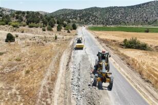 Mihalıççık Yunusemre yolunu genişletme çalışmaları sürüyor