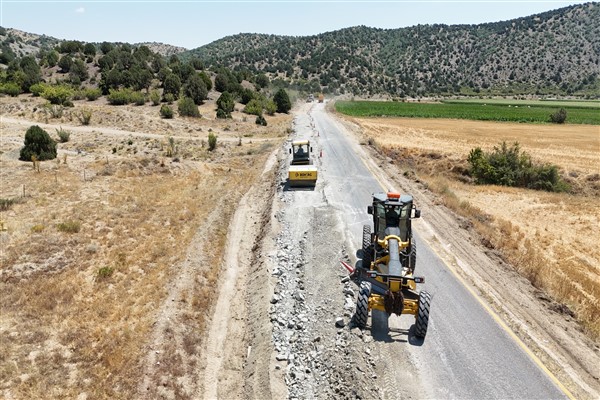 Mihalıççık Yunusemre yolunu genişletme çalışmaları sürüyor